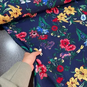 کرپ نخ سورمه ای طرح ۲