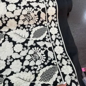 سوزن دوزی لینن مشکی طرح سفید