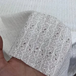 گیپور طرح گل ریز سفید