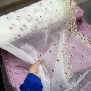 تور گلدوزی حاشیه دار زمینه سفید گل بنفش